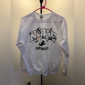 Gildan White Graphic Men's Crewneck Sweater